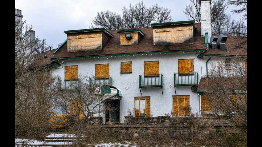 Toronto’s Guild Inn | Haunted Hotel in Scarborough’s Building Graveyard - Abandoned