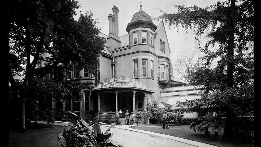 Haunted Places to Visit in Toronto - Keg Mansion (Euclid Hall)